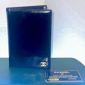 CHANEL ¡SOLD!  Black Patent Leather Passport/Card Holder